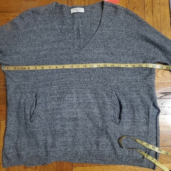 Aritzia Babaton Oversized V-Neck Sweater Front Pockets Dark Gray Size XXS/XS - Picture 8 of 9